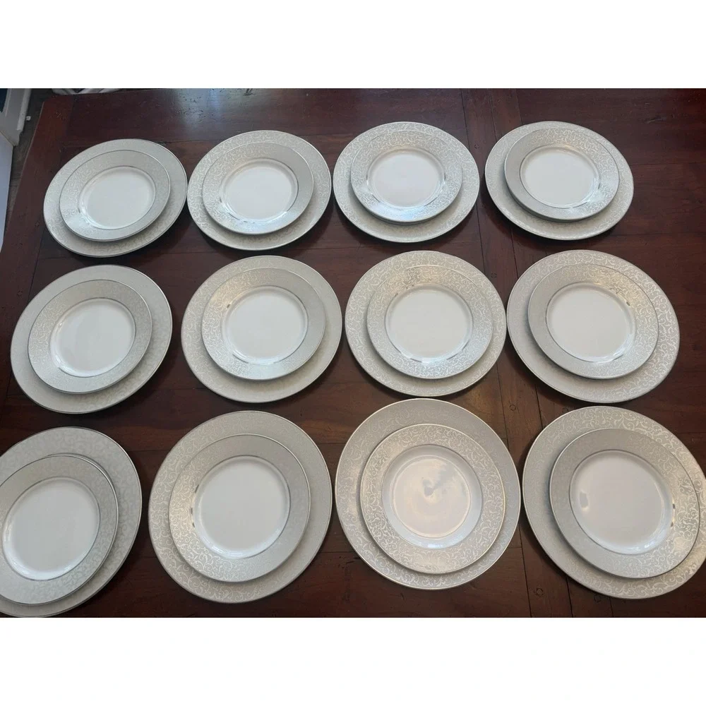 Set of 12 Mikasa Parchment Salad Plates 8